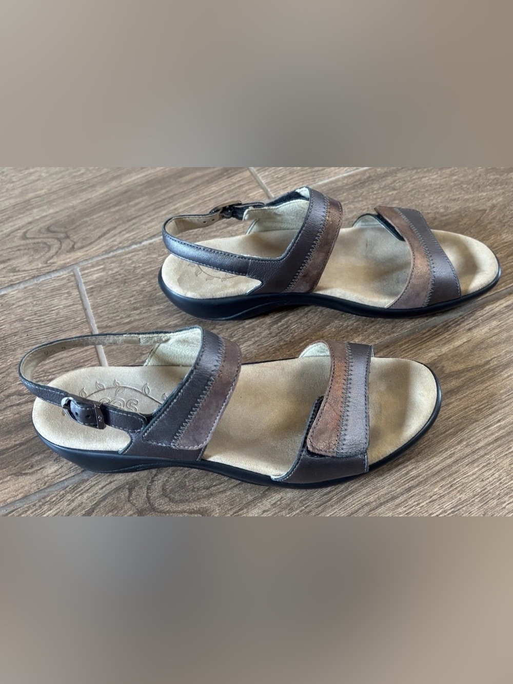 SAS Bronze Metallic Leather Sandals Women’s 9.5 Narrow Comfort USA